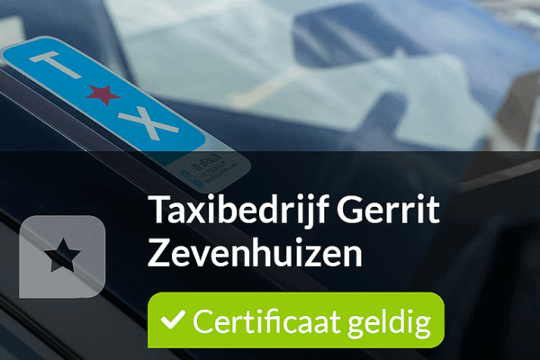 Taxi Gerrit behaalt officieel TX-Keurmerk Close-up van het TX-Keurmerk op de voorruit van een taxi van Taxibedrijf Gerrit Zevenhuizen, met reflectie van de omgeving in het raam