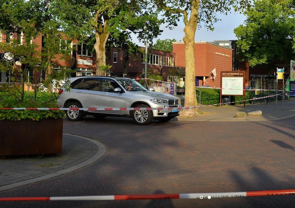 Boze klant steekt taxichauffeur neer in Apeldoorn en klaagt nu over enkelband